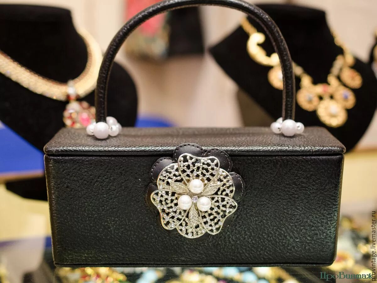 Винтажные сумочки. Сумки в винтажном стиле. Винтажные сумки. Викторианские сумочки. Винтажные сумки.