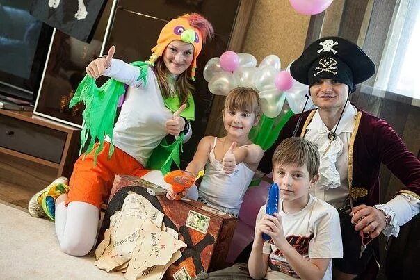 Алиса в стране чудес алиса. Аниматоры тула день рождения ребенка. Веселые старты на детский праздник с аниматорами. Аниматоры детских тула. Аниматор евгений тула.