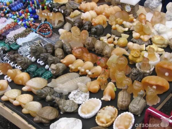 Бусинки из натуральных камней. Кунгурская пещера сувениры. Ярмарка самоцветов. Магазин где продают камни. Камни для украшений.