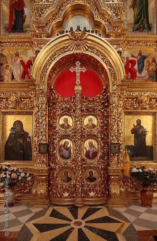 Катапетасма царских врат. Алтарные врата православного храма. Царские врата растрелли. Царские врата иконостаса. Церковь николая чудотворца иконостас.