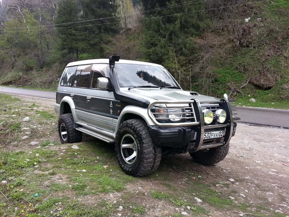 The Mitsubishi Pajero Owners Club ® :: View topic - Paj Roof Lights Mitsubishi p