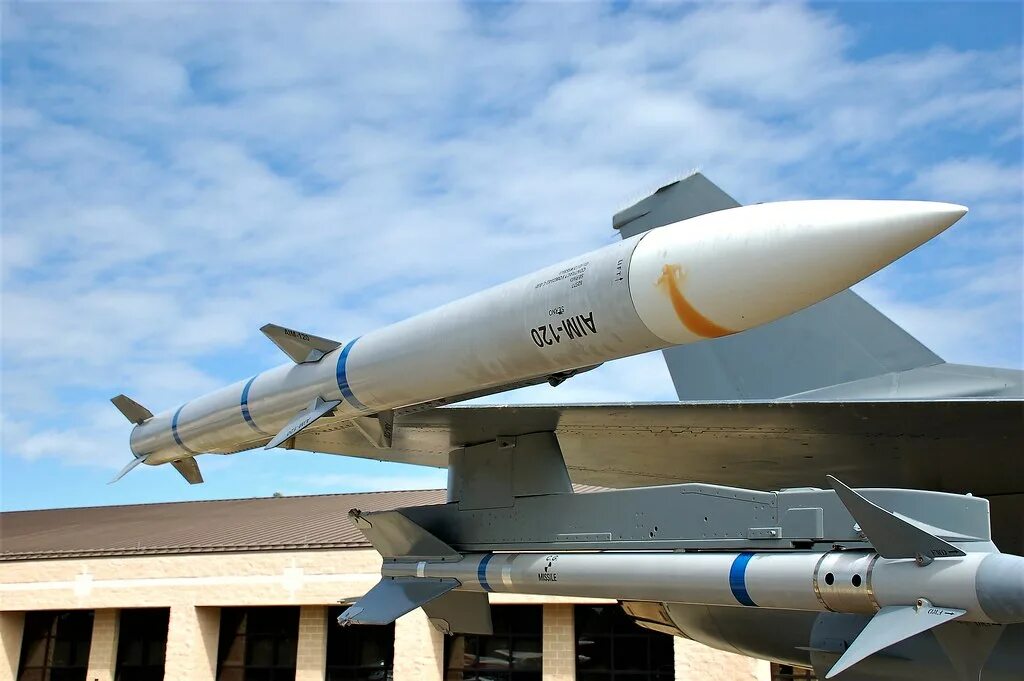120 c d. Aim-120 amraam. ракета aim-120d. ракета aim-120. ракета «воздух-воздух» aim-120 amraam.