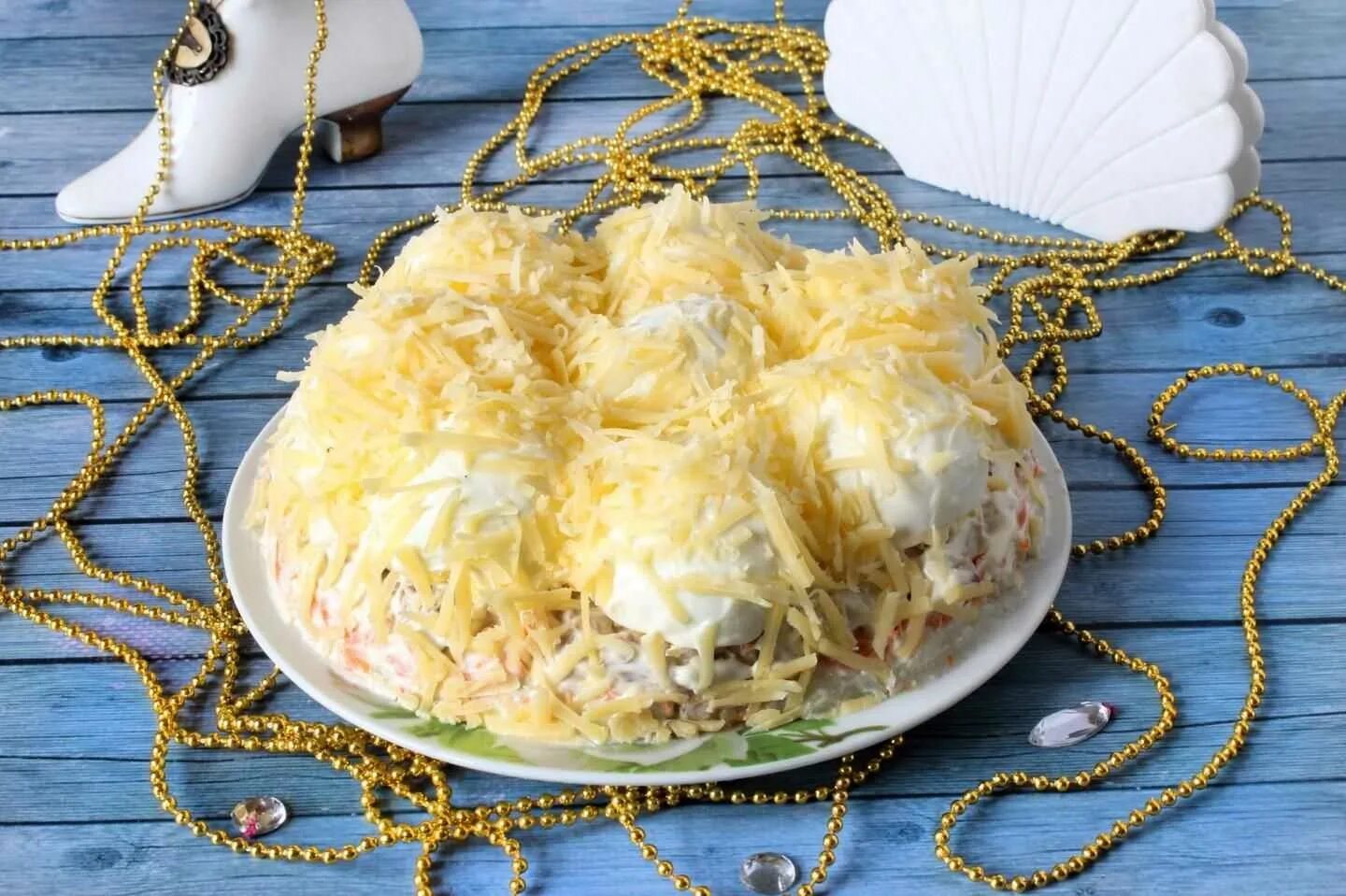 Салат сугробы пошаговый рецепт. Салат снежные сугробы с курицей. Салат снежные сугробы. Салат сугроб с курицей. Салат снежные сугробы.