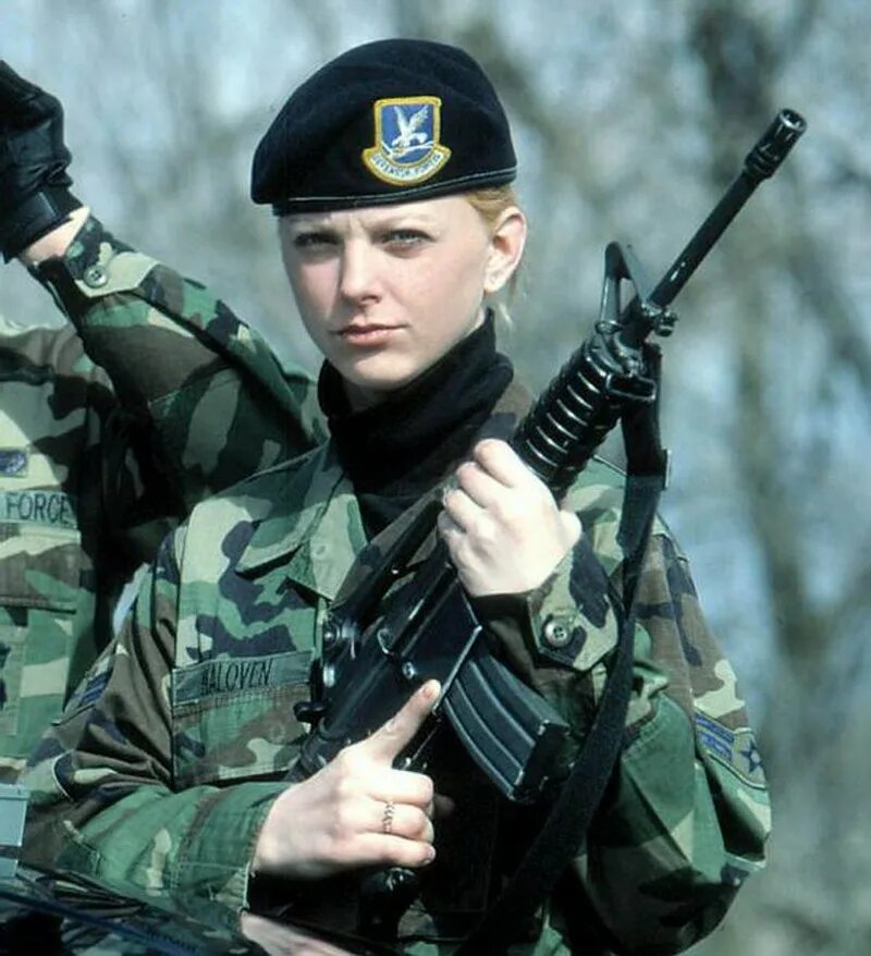 Красивые женщины в военной форме. Современная Военная форма. Русские женщины в военной форме. Русские девушки в военной форме. Видеть себя в военной форме