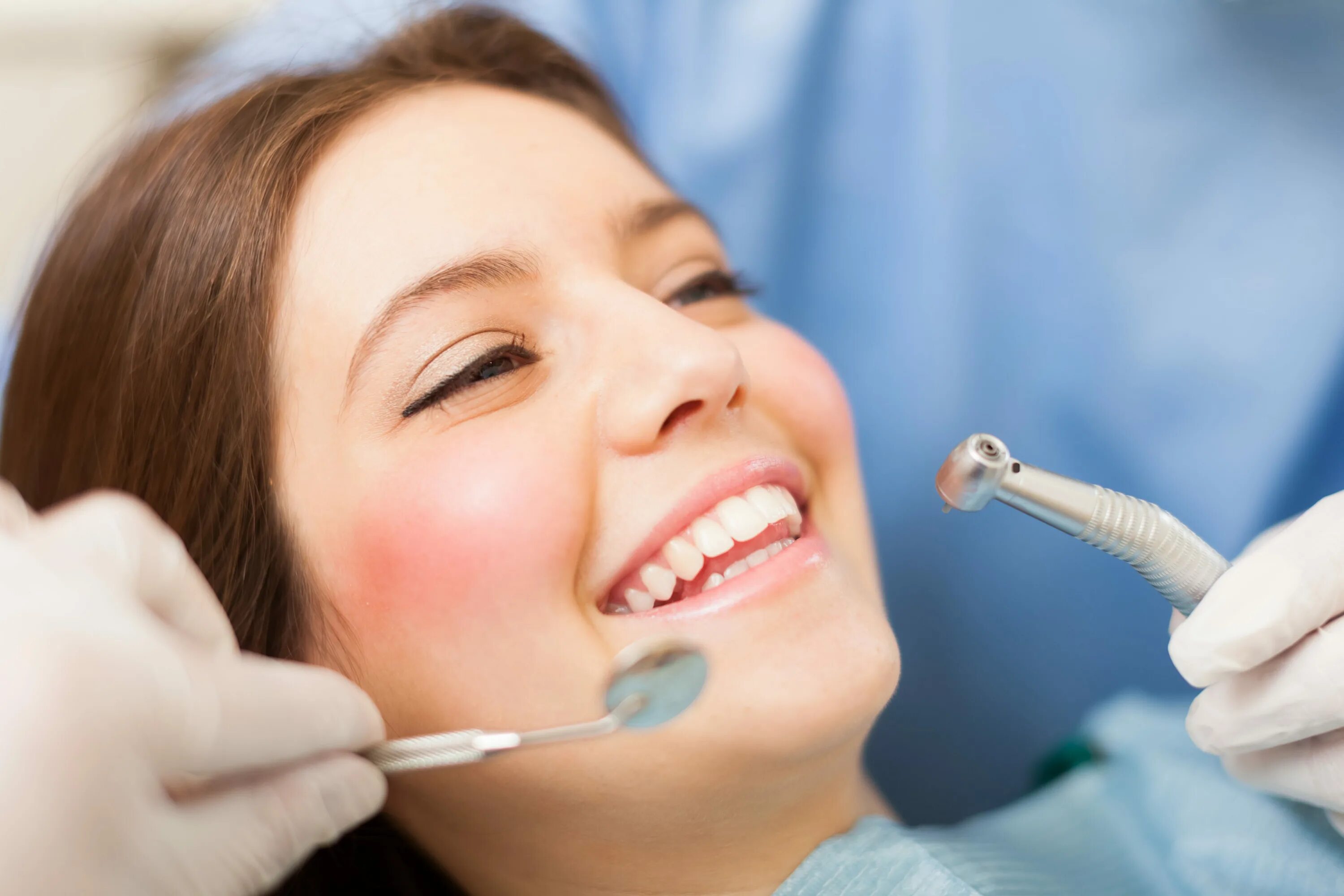 Лечение зубов цена отзывы. Красивые зубы. Сайт стоматологии. Красивая улыбка у стоматолога. Стоматология зубы.