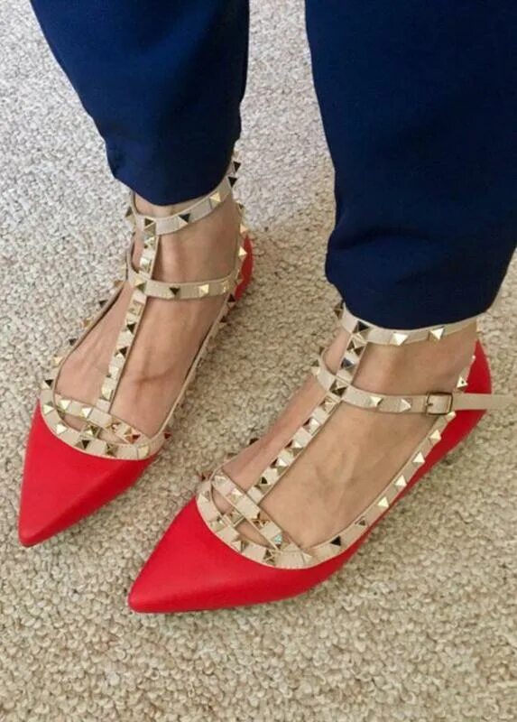 Valentino rockstud туфли черные. Valentino rockstud туфли. Шипы валентино. Valentino garavani туфли. Шипы валентино.