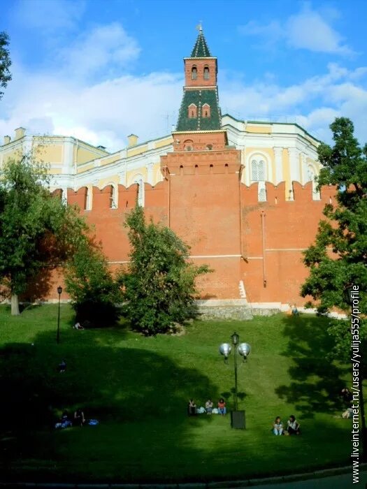 Боровицкий холм год. Боровицкий холм в Москве. Боровицкий холм соборы. Белокаменные соборы на Боровицком Холме. Кремль на Холме.