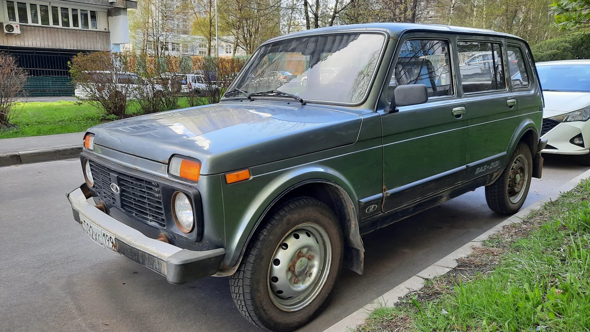 Нива урбан 5д. Нива 5 дверка 1980. Отзывы о ладе нива. Ваз 2121 нива оранжевая. Отзывы о ладе нива.