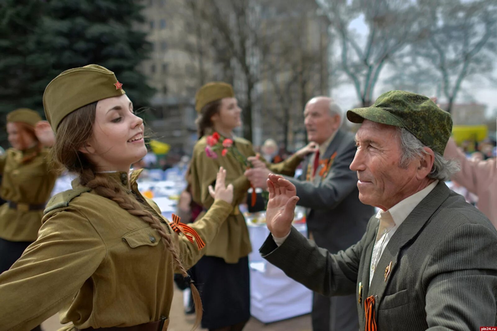 День победы время года. С днем Победы. С праздником днем Победы. Фоторепортаж 9 мая. Празднование 9 мая.