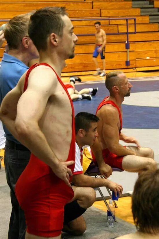 Вставать. Утренняя потенция. Бугорки спортсменов. Чащей встал. Встать со стула.