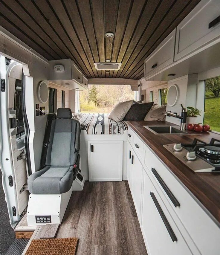 Дом путешествий отзывы. Camper автодом. Автодом Mercedes Sprinter 6x6 Bimobil. Mercedes Sprinter 6x6 Camper. Автодом Airstream 2020.