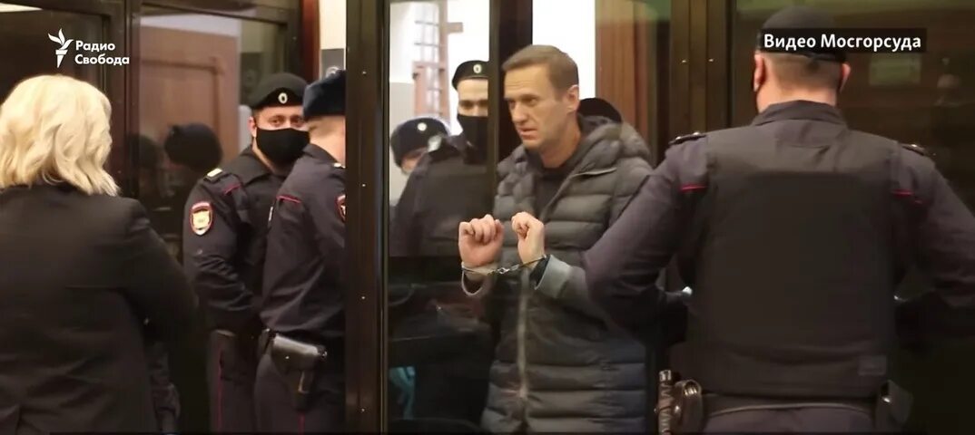 В суде 2 ликвидация. Суд приговорил Алексея Навального* к 9 годам колонии строгого режима. Судья Котова Лефортовский суд. Навальный в суде.