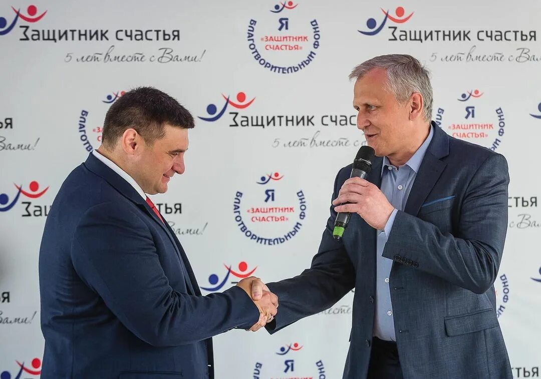 фонд защитник счастья. защитник счастья инстаграмм. защитник счастья. защитник счастья. дипика падуконе канны 2019.