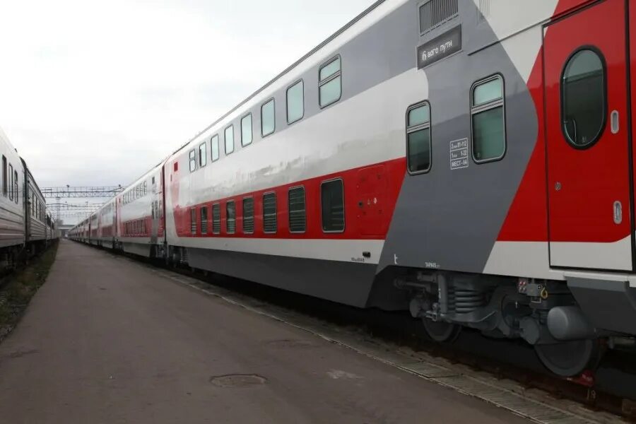 италмас поезд двухэтажный. поезд санкт петербург 089ж. двухэтажный поезд. италмас двухэтажные вагоны. двухэтажные вагоны ржд самара.