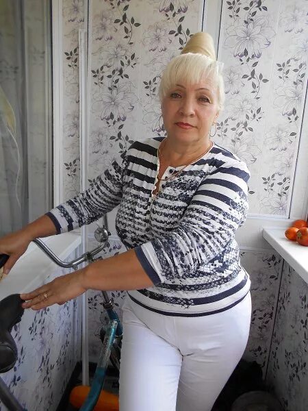 женщины от 50. женщина 53 года. пенсионерка в халате. пенсионер ищет женщину. пенсионерки для встреч.