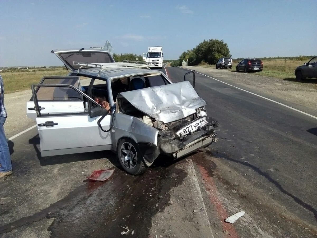 Авария михайловка саратовская обл. Чп саратов происшествия за сутки. Авария в саратове в заводском районе. Чп саратов происшествия за сутки. Дтп на 50 лет октября саратов.