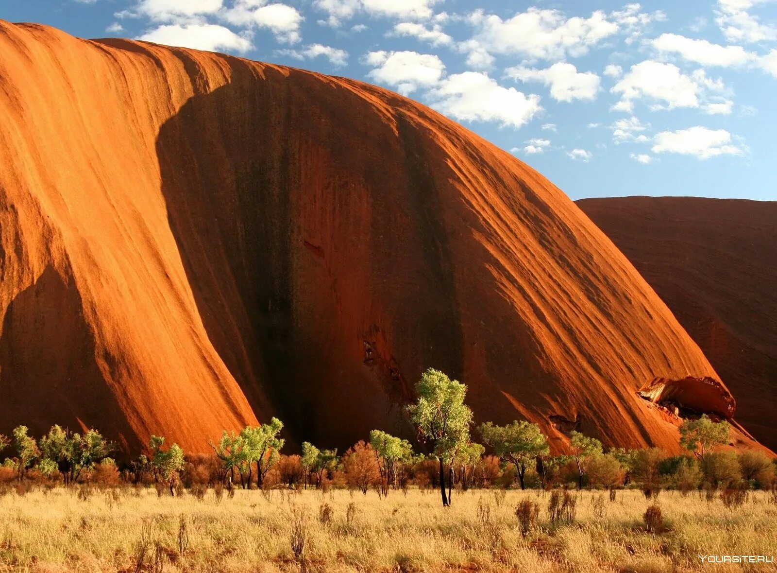 Песчано-солончаковая пустыня виктория австралия. Пустыня те-пиннаклс австралия. Как называется самая большая пустыня австралии. Гора улуру, северная австралия 4к. Как называется самая большая пустыня австралии.