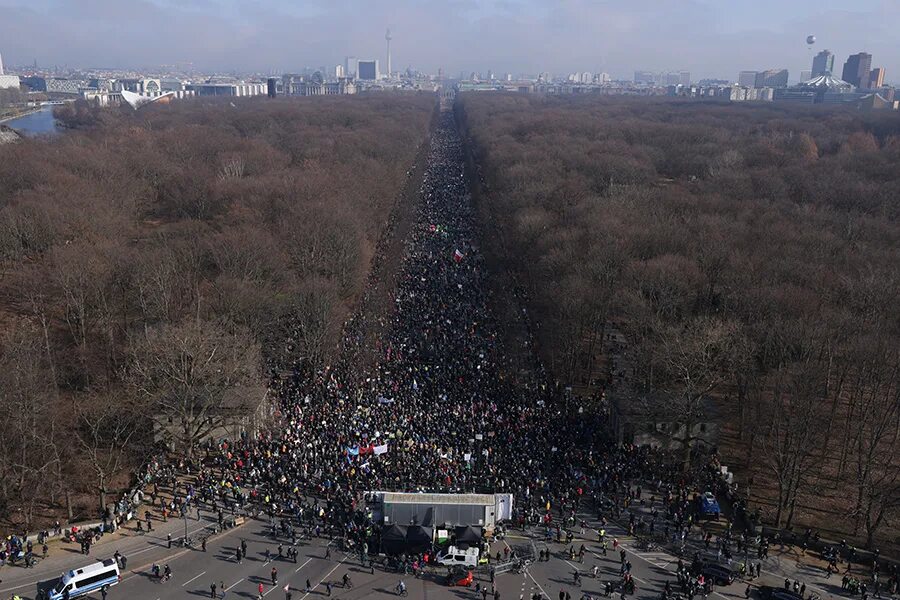 Ситуация на украине 26.02 2024. Киев сейчас фото. События на Украине сейчас. Демонстрация в Берлине. Ситуация в Киеве сейчас.