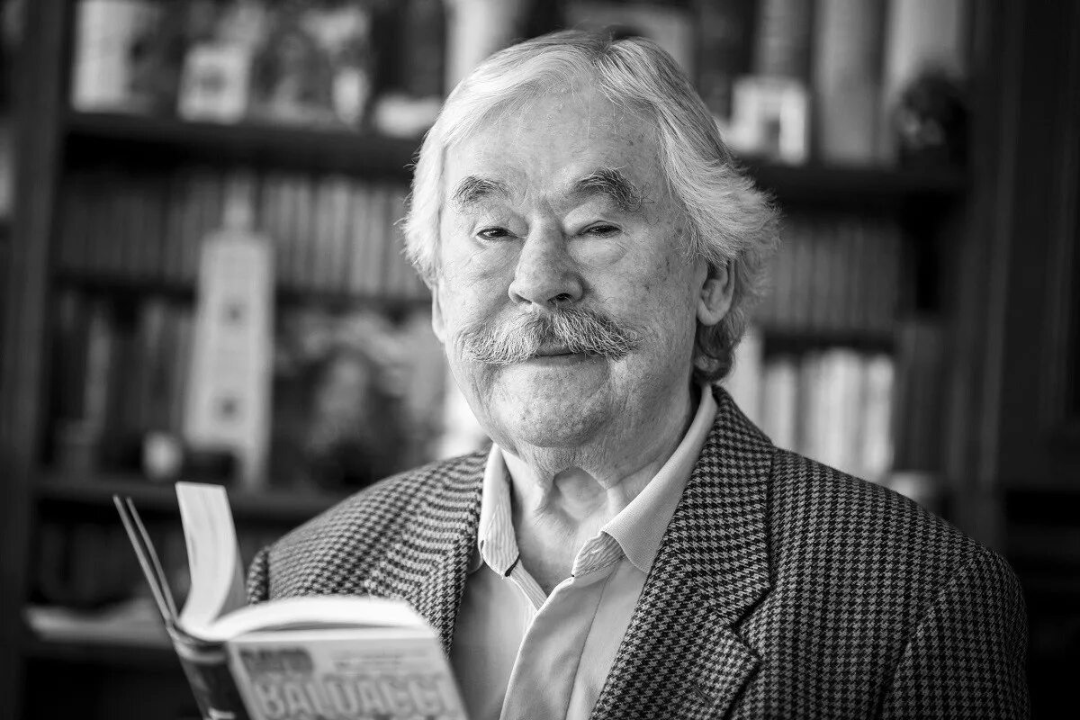 Иштван рат-вег пестрые истории. История человеческой глупости иштван рат-вег. Иштван рат-вег. Актер иштван пузыревский фото. Репейка книга.