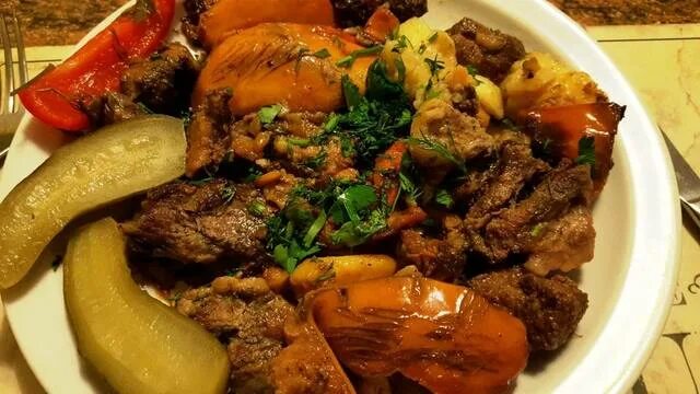 Что приготовить из дикого кабана в казане. Приготовление мяса кабана в казане. Жаркое из кабана. Рецепт кабана в казане. Мясо кабана тушеное.
