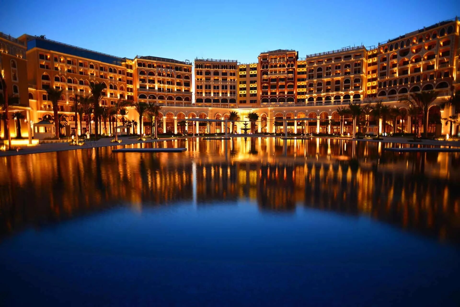 The ritz carlton abu dhabi. Ritz Carlton Abu Dhabi. The Ritz Carlton Abu Dhabi, Grand canal.