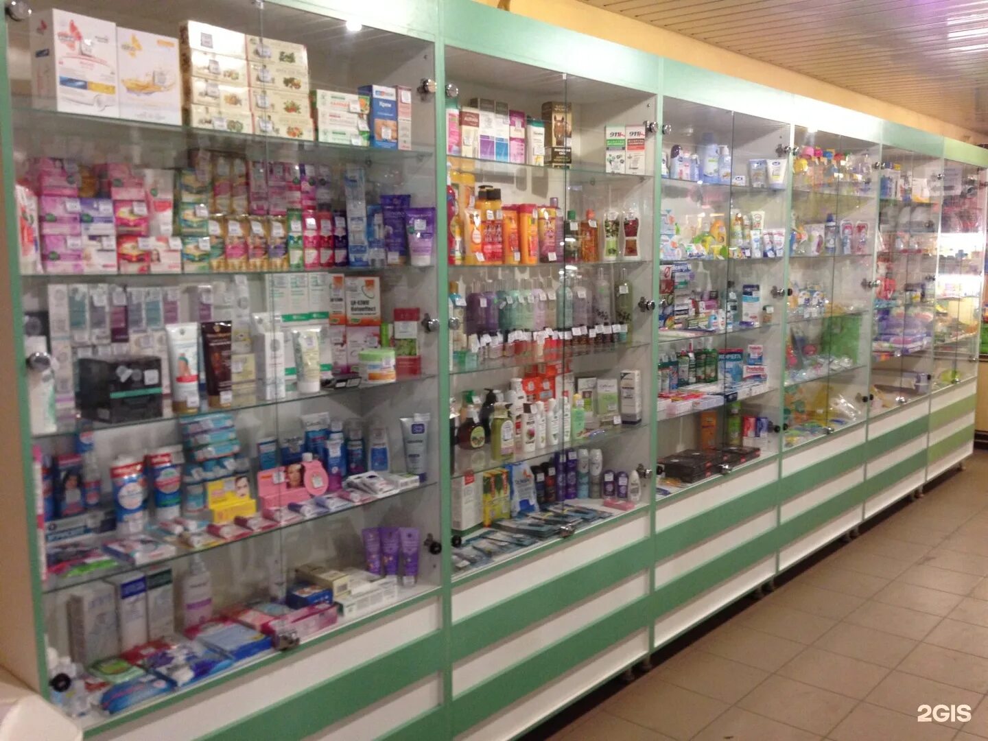 красивая аптека внутри. расположение аптеки. аптека клеверфарм. клеверфарм аватарка. клевер фарм.