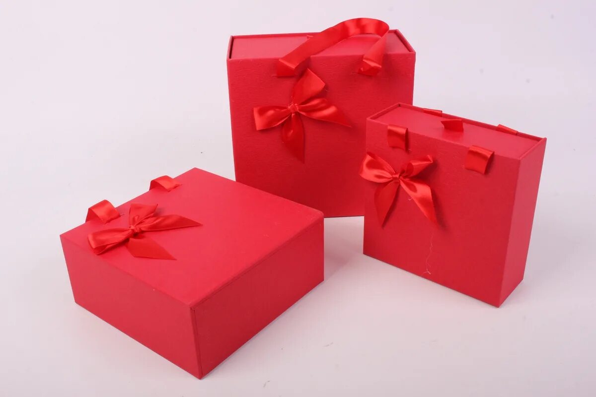 Подарок на 3 слова. Коробочка для подарка. Красивые коробочки для подарков. Красивые подарочные коробки. Необычные подарочные коробки.