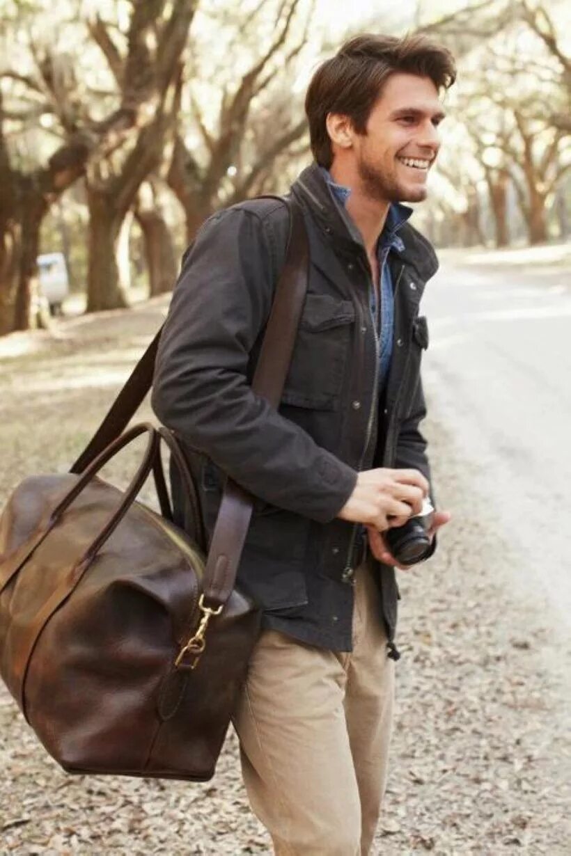 Сумки в стиле кэжуал. Мужская деловая сумка. Мужская сумка через плечо. Модные сумки для парней. Кожаная кросбоди мужская 2021.