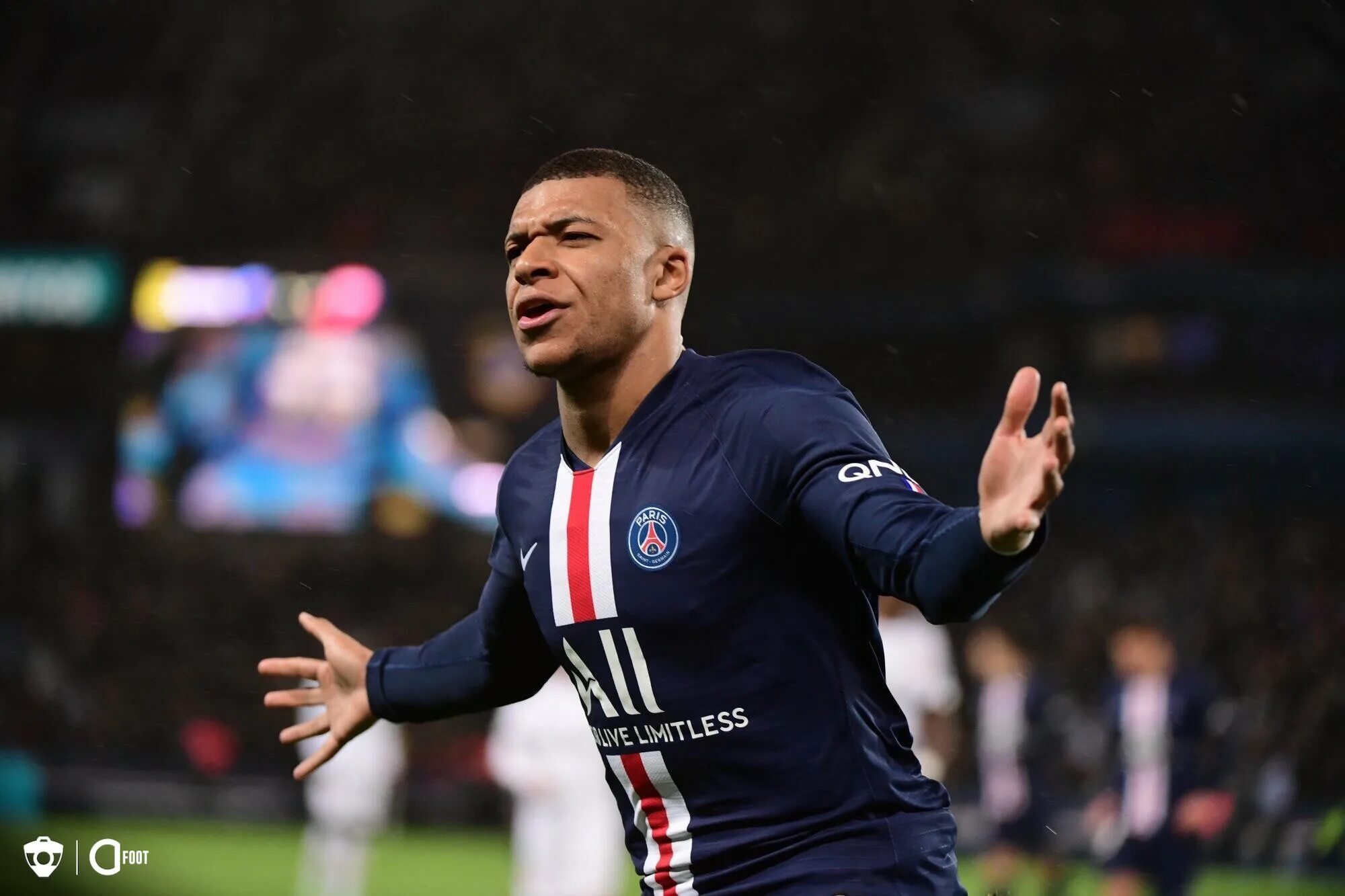 Мбаппе 2022. Футболист килиан мбаппе. Килиан мбаппе 2022 псж. Килиан мбаппе 2022. Kylian mbappe.