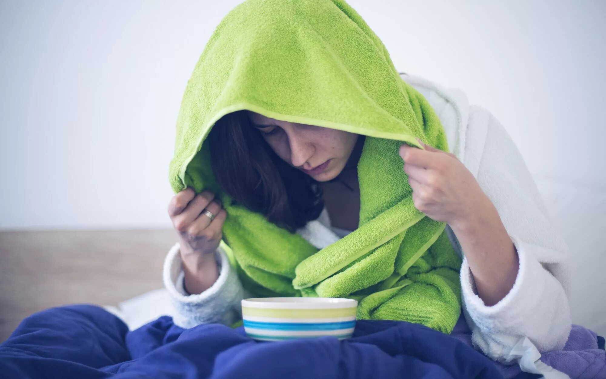 счастливая женщина. растения дышат. дышать травами. Faberlic травяной чай. дышать травами.