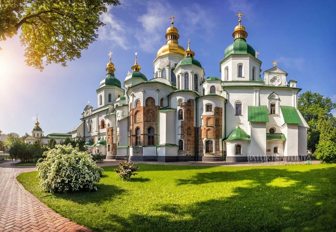 Православные софийские соборы. Храм Святой Софии в Киеве. Софийский мотор в Киеве. Cjabqcrbq cjjh d RBDBT.