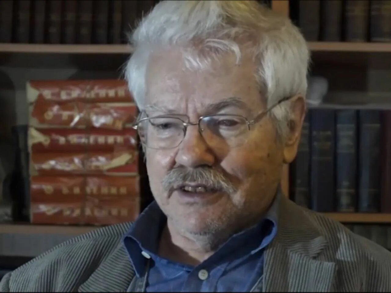 Журналист нового времени. Журналистика сми. Журналист за столом. Журналист нового времени. Журналист эстетика.