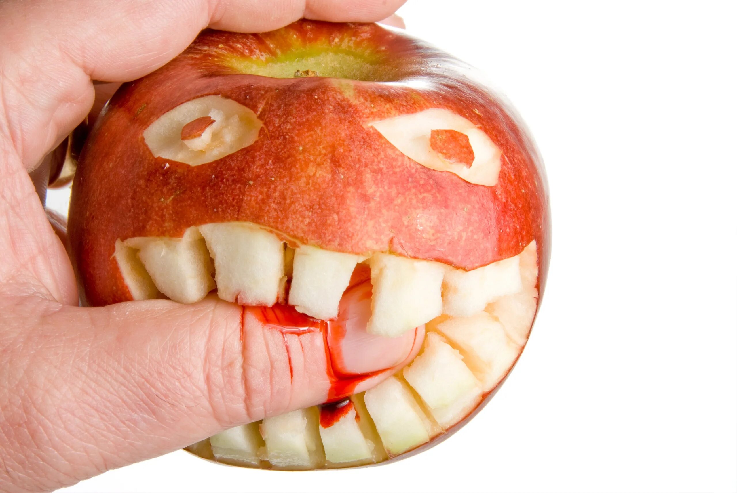 Обгрызенное яблоко как правильно. Следы зубов на яблоке. Откушенное яблоко. Обгрызенное яблоко. Отпечаток зубов на яблоке.