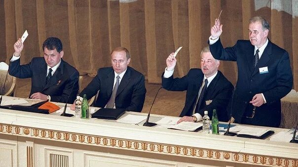 Приднестровье причины конфликта кратко. Внешняя политика 2010. Экономика при путине 2000-2008. Политика 2000 2010. Политика 2000 2010.