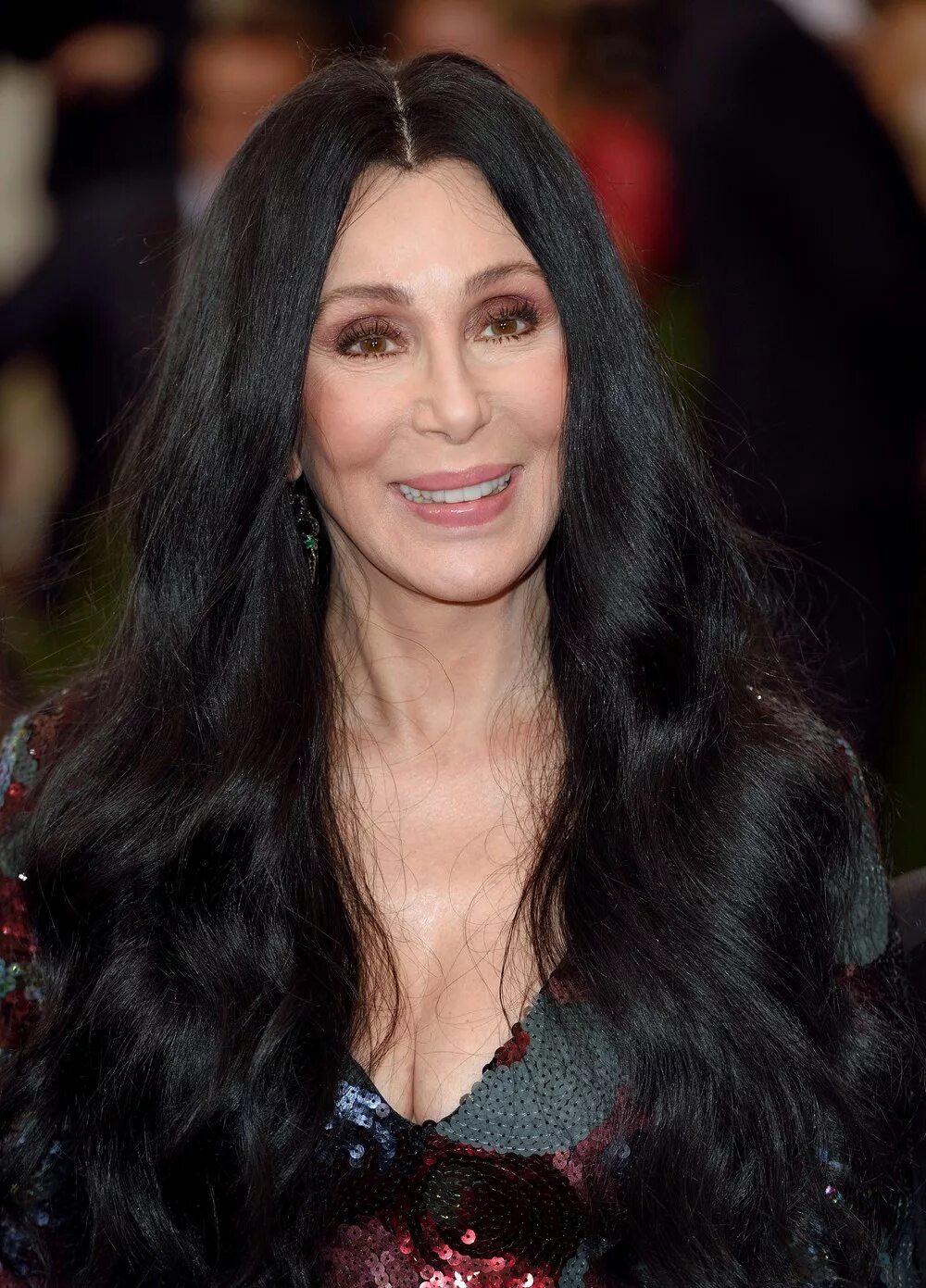 Cher estrena su versión del clásico de ABBA, 'Gimme! Gimme! Gimme!' Popelera Abb