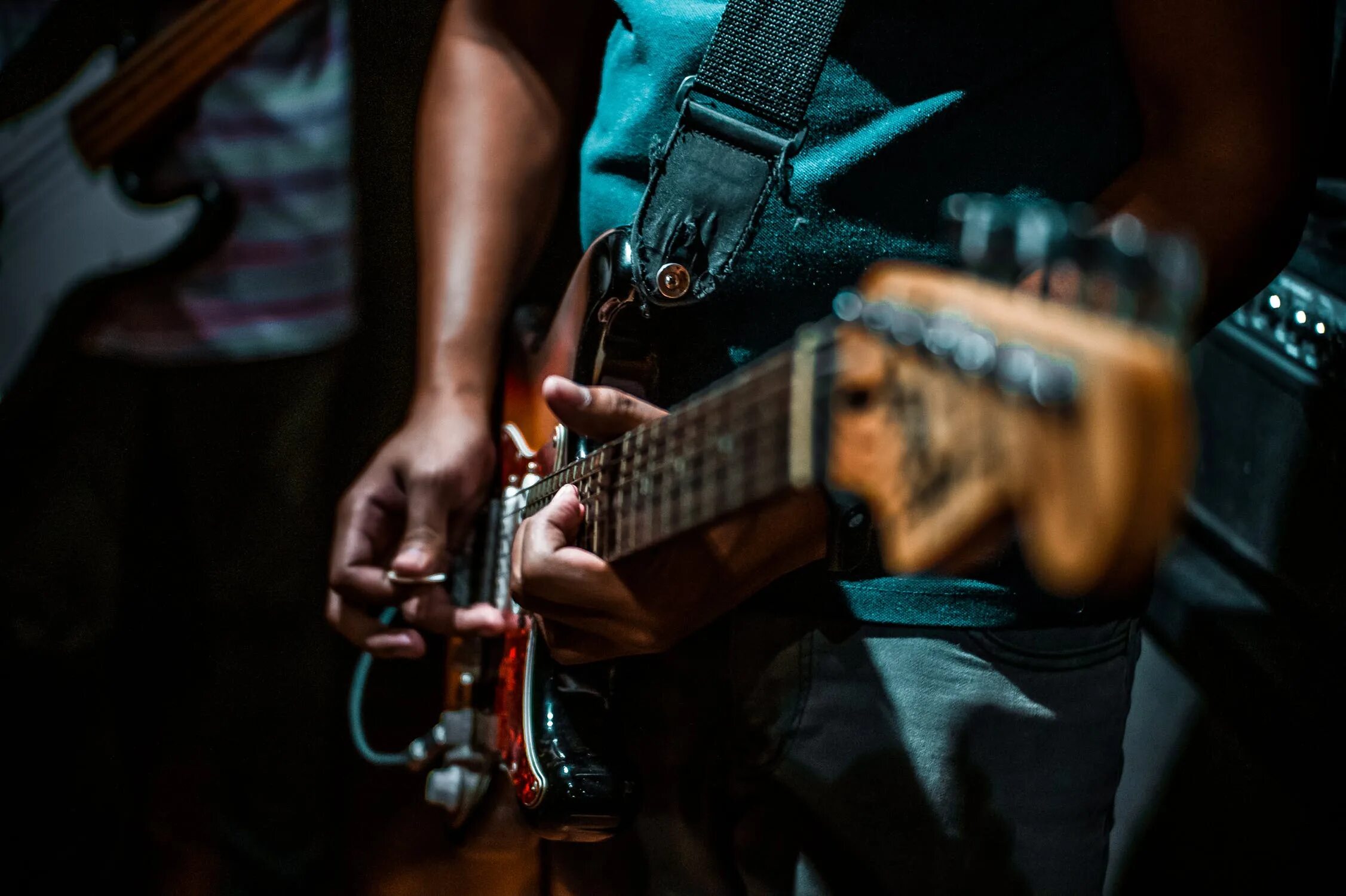 I to play guitar very well. I to play guitar very well. Стоковые фото гитара. Гитарист 80х. Playing the guitar.