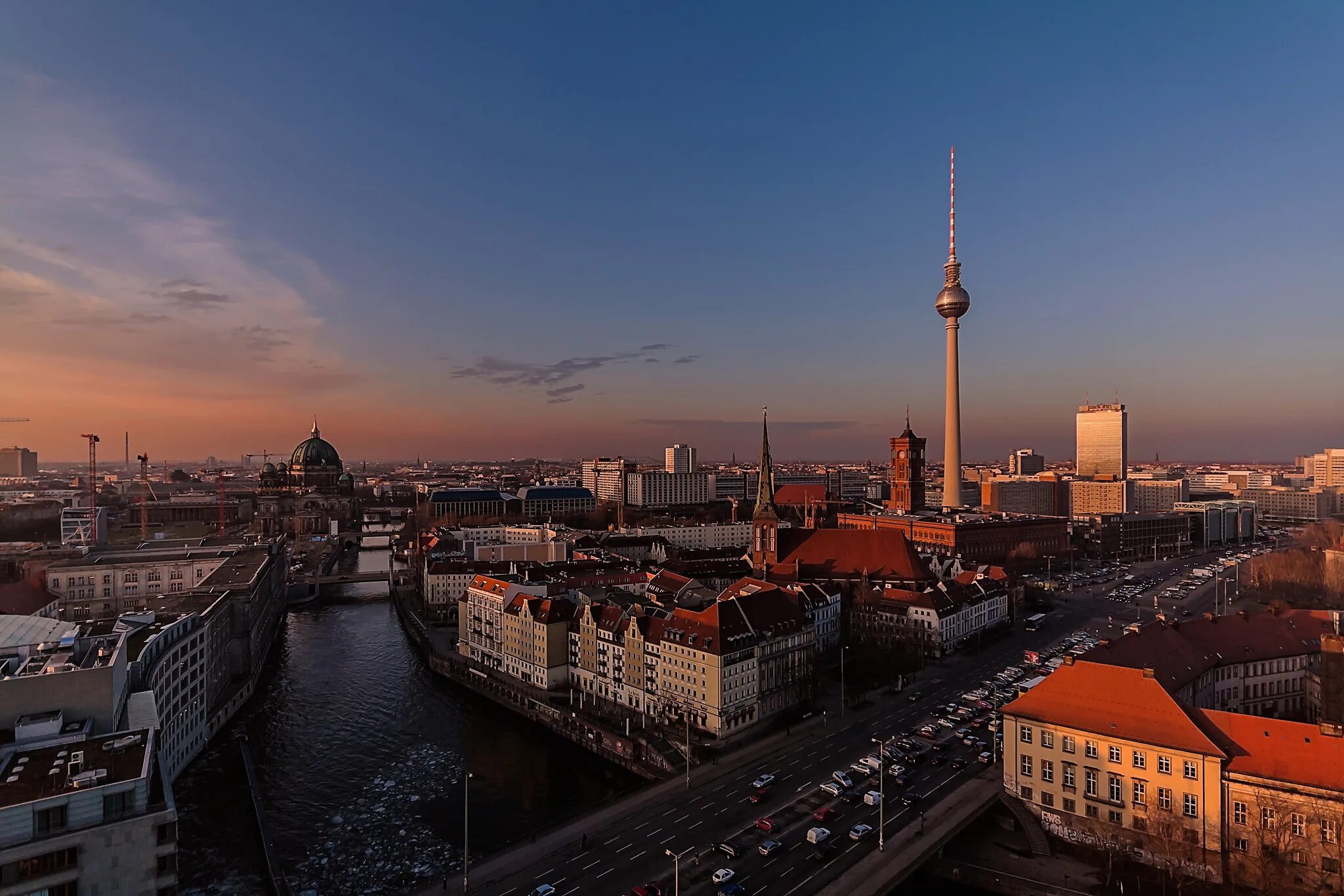 Германия столица берлин достопримечательности. Берлин столица. Столица германии город берлин. Символ берлина бранденбургские ворота. Берлин берлин берлин берлин берлин берлин.