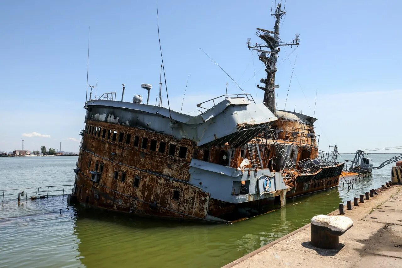 Корабль управления "Донбасс" u500. Донбасс корабль управления. Корабль управления Донбасс ВМС Украины. Корабли в порту Мариуполя. Что потопили украинцы