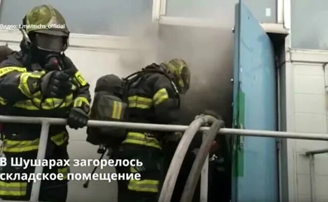 Возгорание вб шушары. Пожар в шушарах сегодня. пожар в шушарах сегодня ночью. пожар склад шушары пушкинская улица. пожар в шушарах сейчас видео.