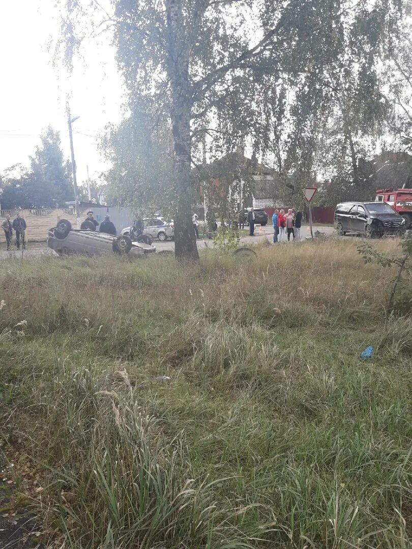 Авария на лесопарковой бежица перевернулась маршрутка 76. Дтп в брянске за последние 4 дня. Чп и дтп брянской. Чп и дтп брянской. Авария в брянске на 22 съезда.