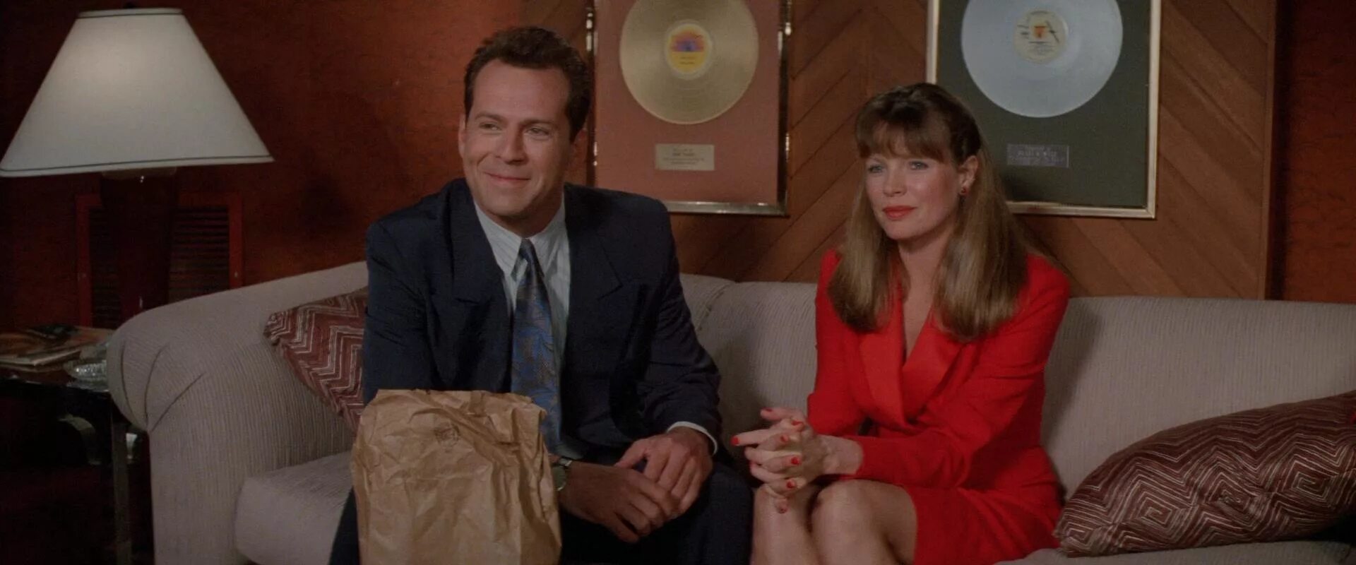 чтение комиксов. свидания в слепую афиша. свидание вслепую злодейки слишком. свидание вслепую / blind dating / 2006. свидание вслепую злодейки слишком.