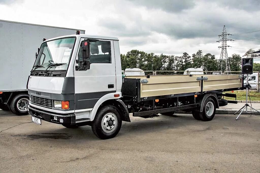 Tata 613. Тата 613 шасси. Tata ultra. Tata lpt-613 изотермический фургон. Грузовик тата 613.