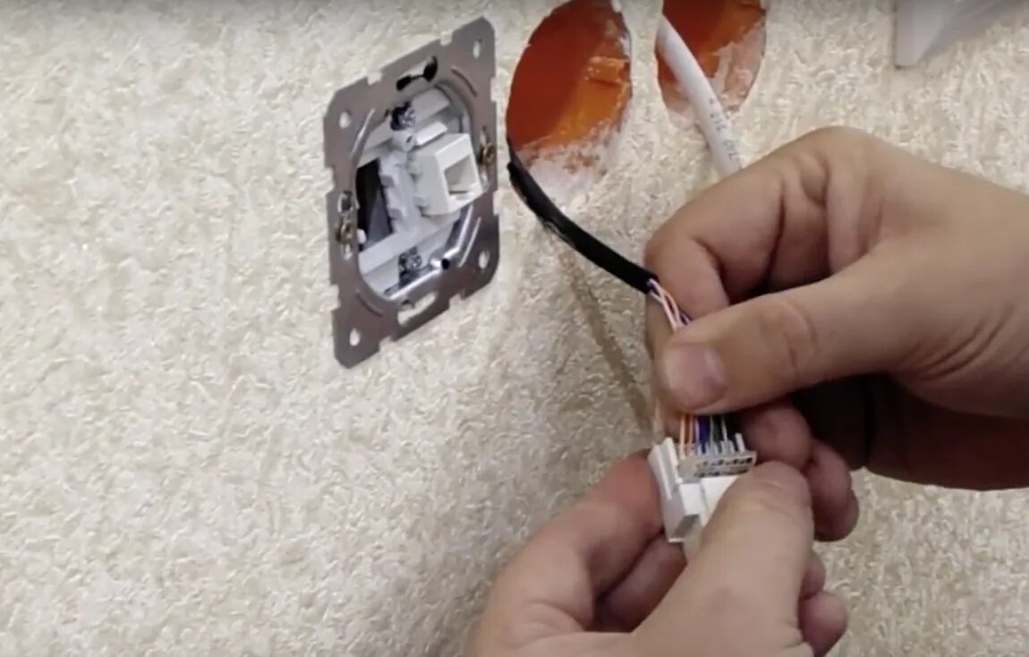 Как подключить интернет провод к розетке. Розетка lezard rj45 расключение. viko розетки соединение кабеля. расключение интернет розетки вико. подключение интернет розетки lexman cat 6.