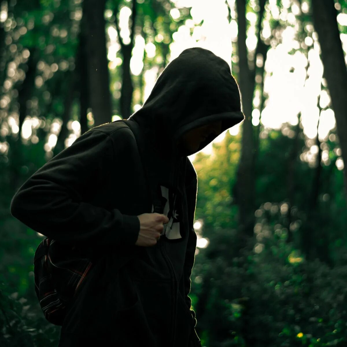 Элджей лёха. Ютуб тихо пацаны. Мужчина в капюшоне. Мужчина инкогнито. Элджей 2010.