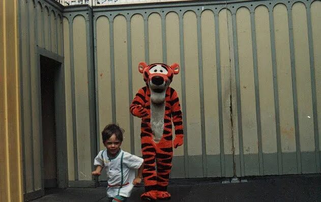 Аниматор клоун. Страшные аниматоры. Костюм ребенку на утренник страшный. Смешной костюм единорога. Образ клоуна.