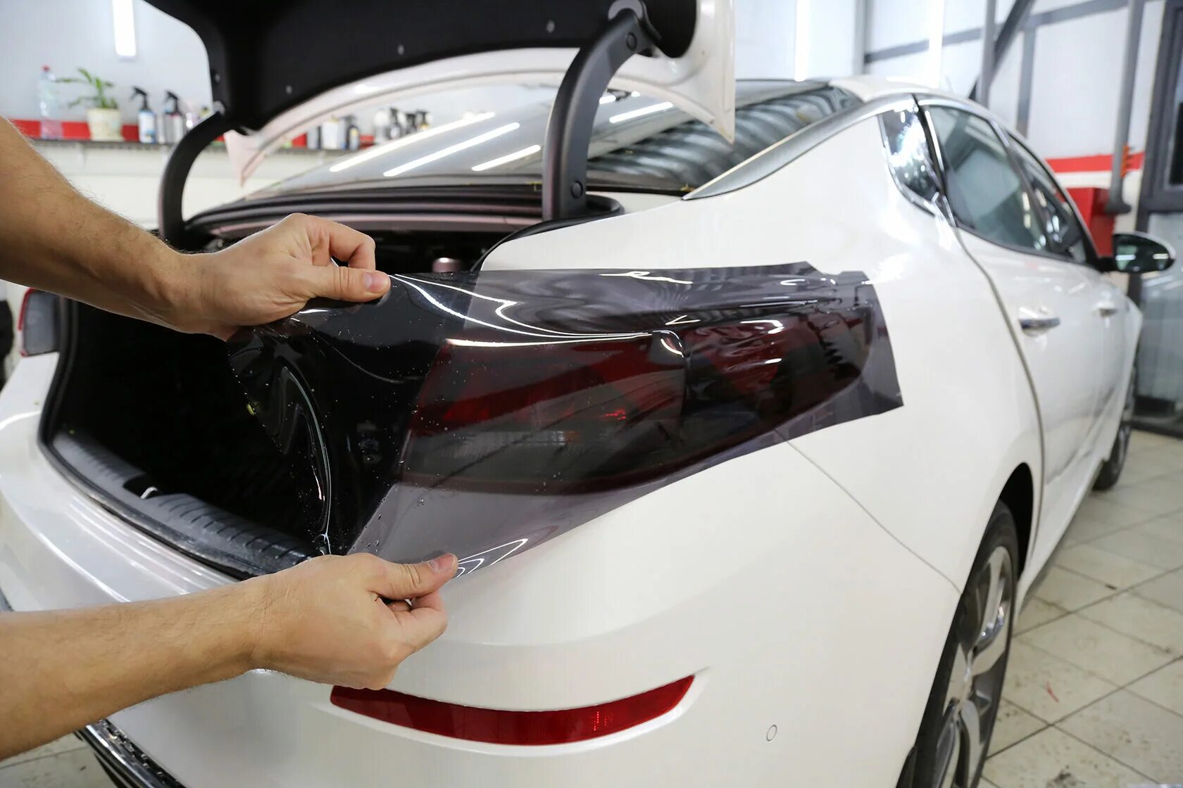 Полиуретан для фар. Форд фокус 3 фары в пленке. Антигравийная защита 3м. Бронирование фар передних фары форд фокус 3. Тонировка фар полиуретаном.