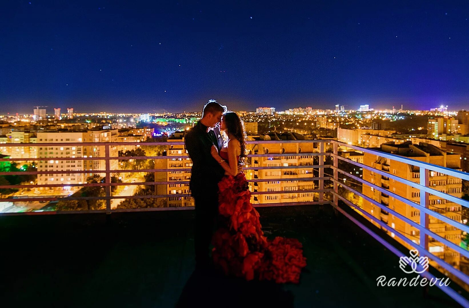 Свидание на крыше в самаре волга плаза. Свидание на набережной. Экскурсия по нижнему новгороду. Варламов нижний новгород закаты. Куда сходить на свидание в нижнем новгороде.