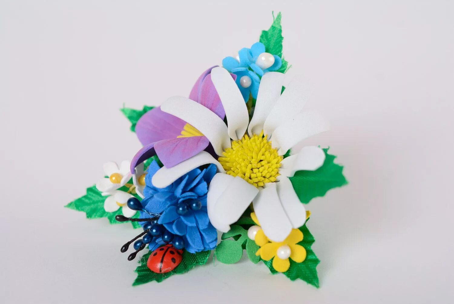 Как называется техника поделки из фоамирана. Цветочки из фоамирана. Поделки из фоамирана своими руками. Красивые поделки из фоамирана. Работы из фоамирана.