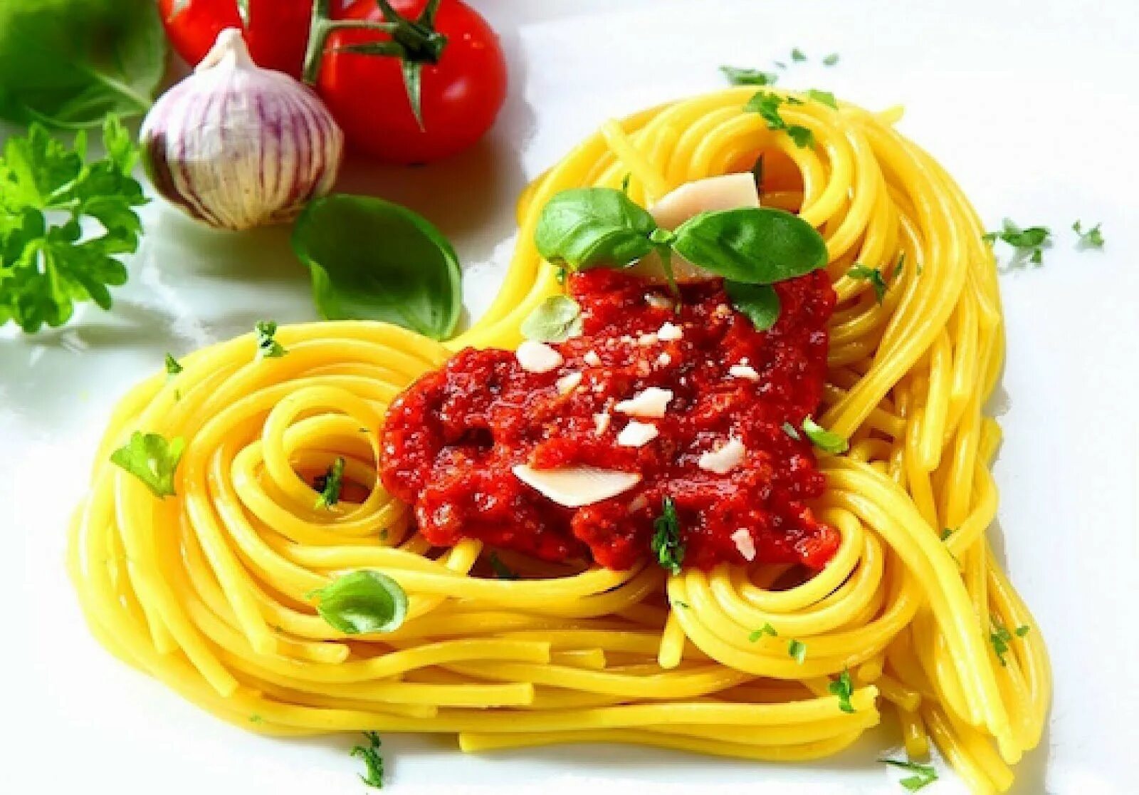 Люблю я макароны. Макароны разные. Ребенок ест макароны. Я люблю макароны с сыром. Обожаю спагетти.