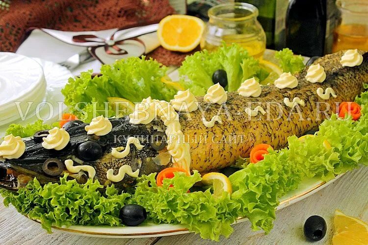 Рецепт фаршированной щуки пошагово. Как украсить фаршированную щуку. Как украсить запеченную щуку. Крюгер рыба фаршированная. Готовим щуку.